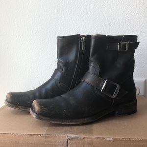 Frye Smith Engineer short black size 8B